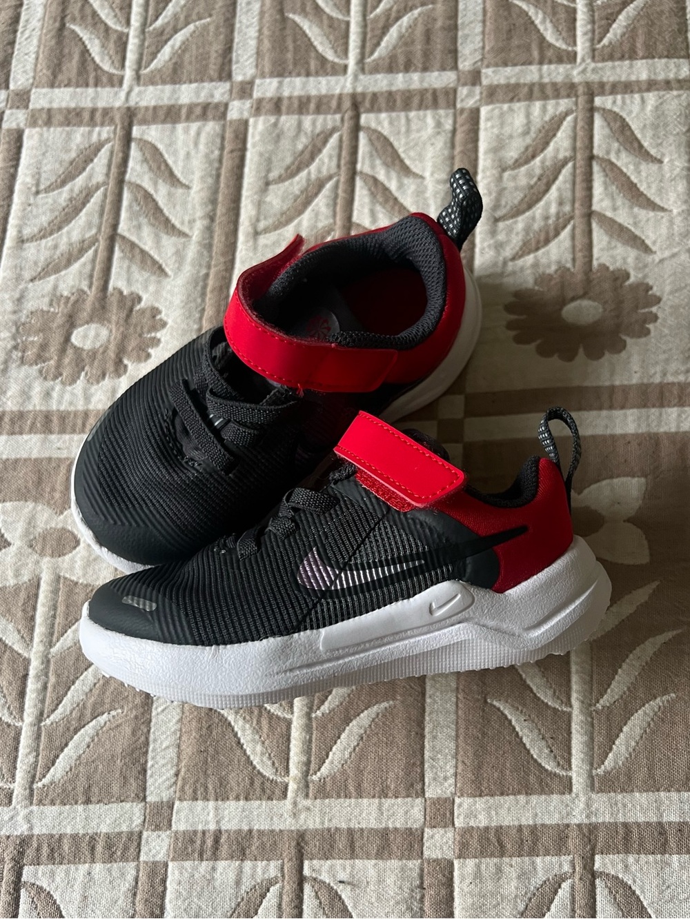 Toddler Nikes - 6C